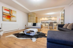 AC19 Lower North Aisle - Luxury Self Catering 2 Bedroom Apartment